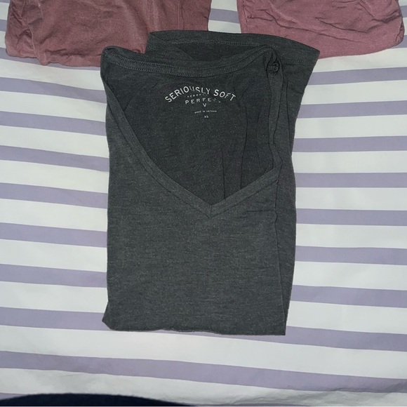 Aeropostale Seriously Soft Vneck Tshirt - Picture 2 of 2